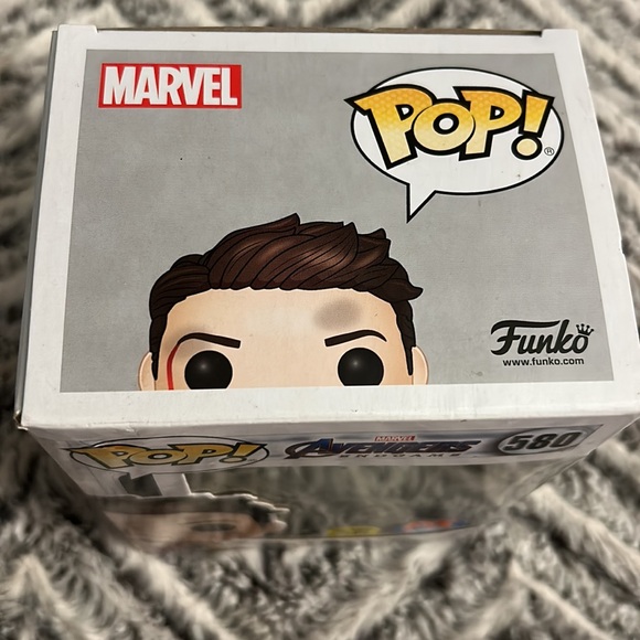 Funko Pop! Marvel: Avengers Endgame - Iron Man (Glow in The Dark) Bobblehead - Picture 3 of 5